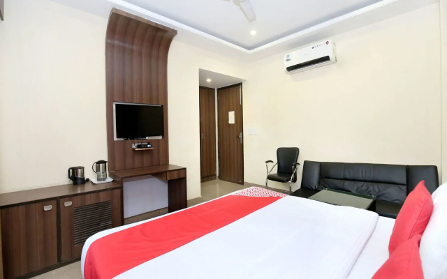 OYO 5710 The Majestic Crown Hotel