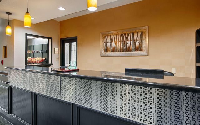 Best Western Plus Northwest Inn & Suites