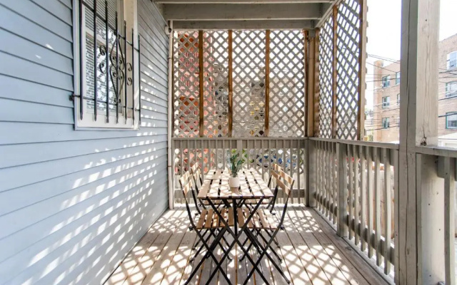 Stylish and Cute 2BR Apartment Near Wrigley!