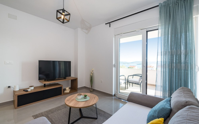 Apartment Vista Mare 2 With Heated Pool
