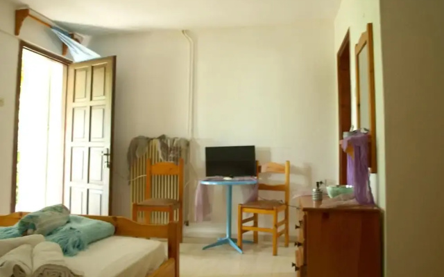 Paradeisos Double Room 6