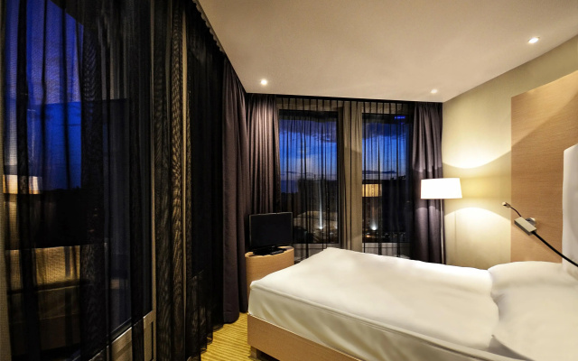Sound Garden Hotel Airport
