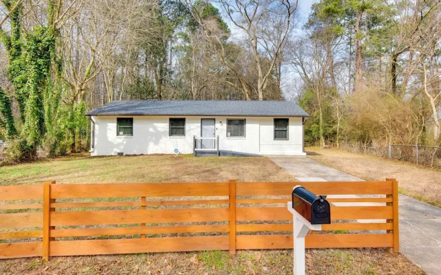 6 Mi to Mercedes-benz! Pet-friendly Yard in ATL