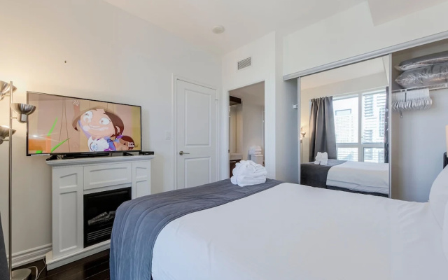Atlas Suites - Bay & College