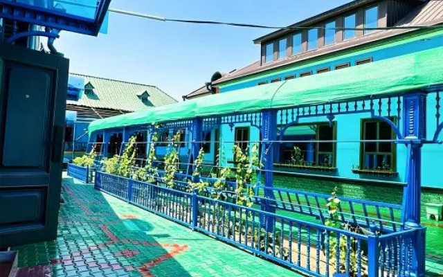 Yining Moon Canal Homestay