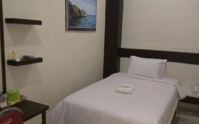 Galaxy Inn Hotel Baubau
