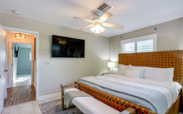 Fenced Yard, 4 Mi to Stuart Beach: Family Retreat!