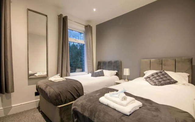 Stunning Bolton Abode - Pool Table