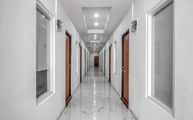 RedDoorz Plus Syariah near Pondok Cabe Airport