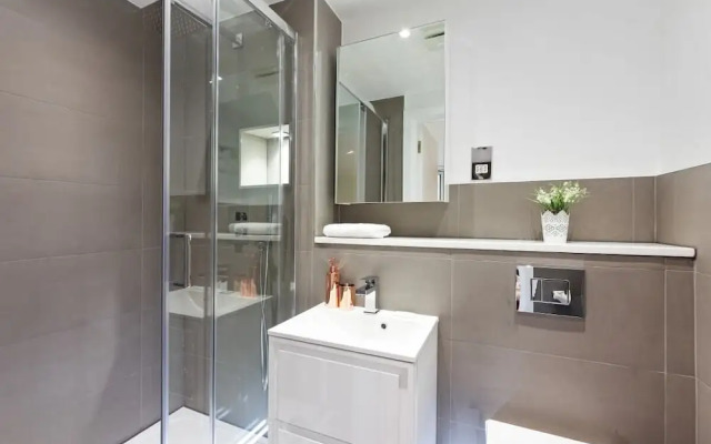 Sophisticated 2 Bed, 2 Bath apt in Angel