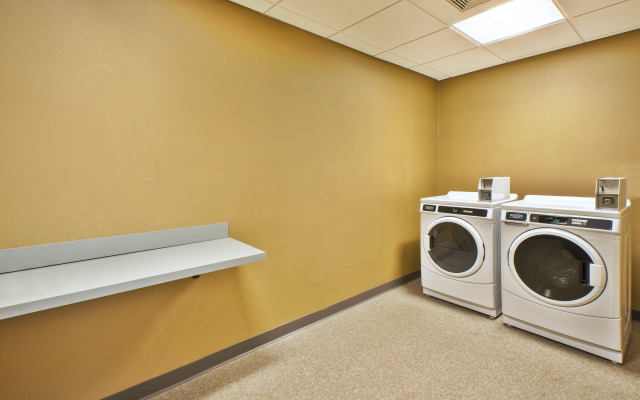 Holiday Inn Express & Suites New Castle by IHG