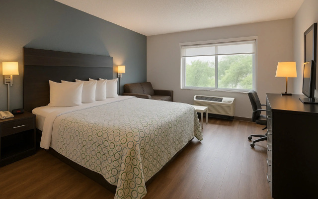 HomeTown Inn by Red Roof East Syracuse