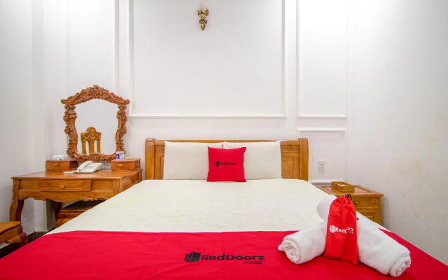 Reddoorz Plus near Phan Xich Long