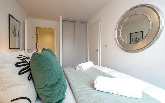 Modern Flat Near City Centre