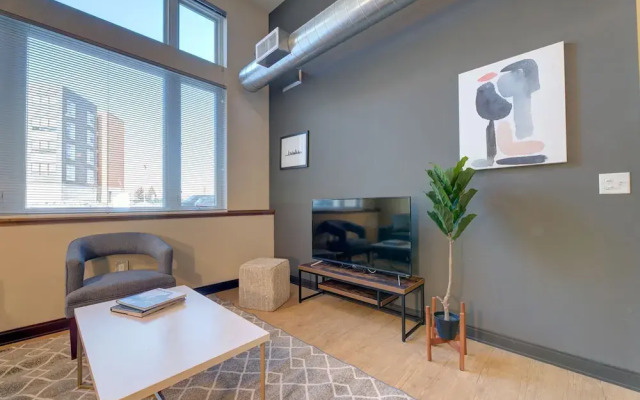 Milwaukee Adorable 1BD 1BA Downtown Apartment