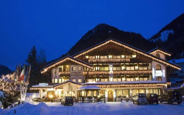 Sport Hotel Majarè Долина Валь-ди-Фасса вид на фасад