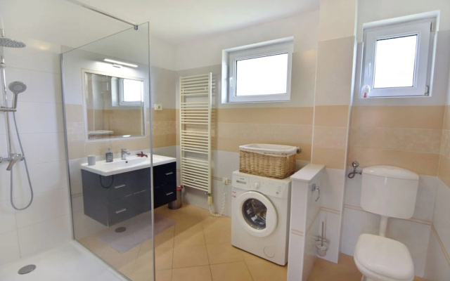 Umag Flat With Terrace and Garden