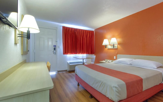 Motel 6 Phoenix - Northern Avenue
