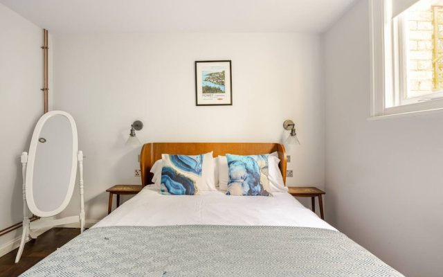 Converted Flat in Amazing Converted Schoolhouse Near Fowey Harbour