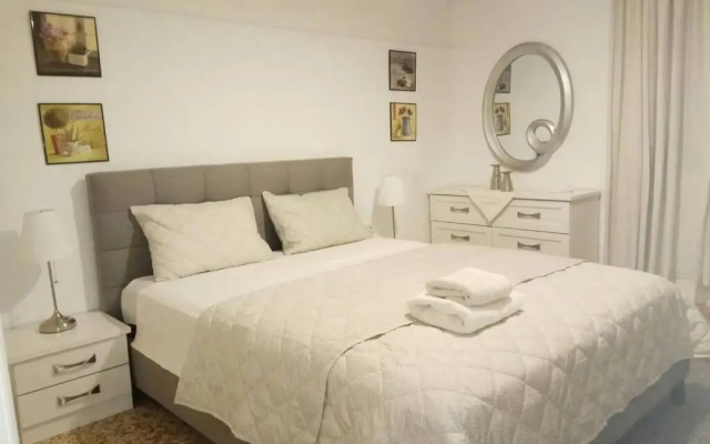 CENTRAL TOWN HOUSE 60m2****
