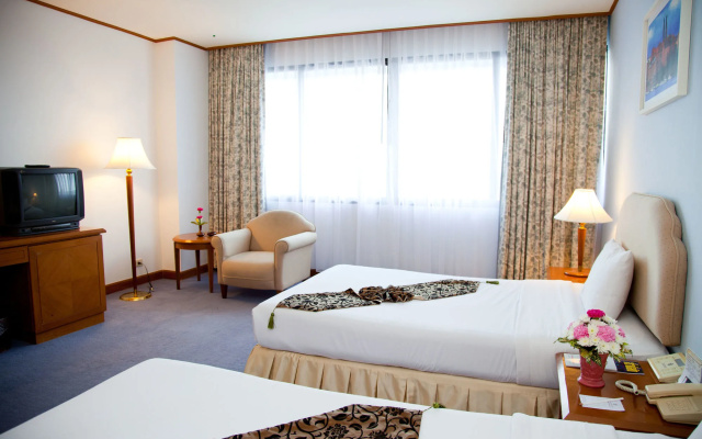 Thumrin Thana Hotel