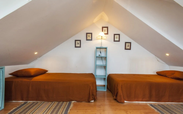 Charming Historic 2nd Floor Sea View Apartment
