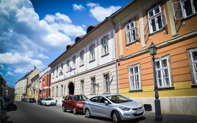 Buda Castle Fashion Hotel вид на фасад