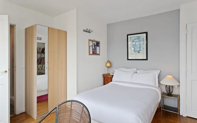 Stunning 3 Bed Apt With Balcony Near Champs Elysée