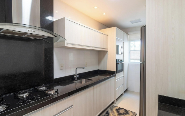 2-suite Apt w/ BBQ 550m From the Beach Ebf0702