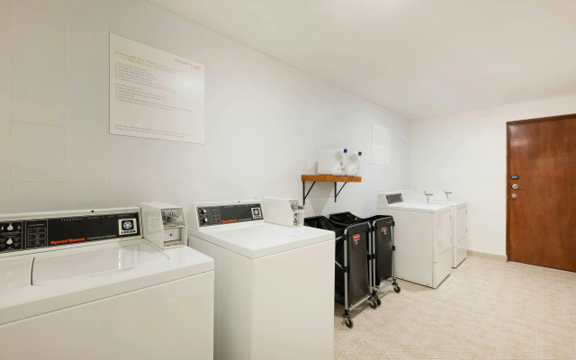 Courtyard By Marriott Cancun Airport