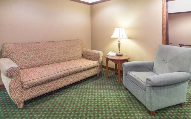 Baymont Inn & Suites Davenport