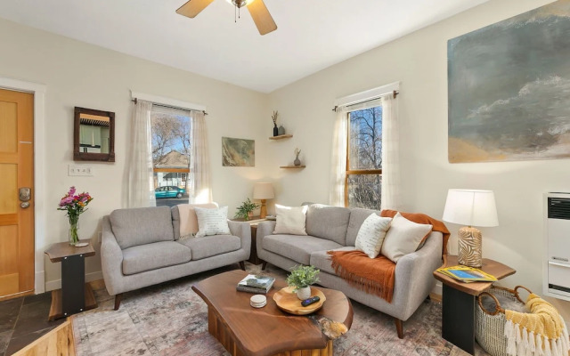 Lavish Retreat in Old Town - Walk Everywhere!