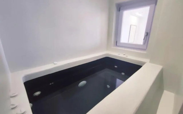 V Angelo Suite