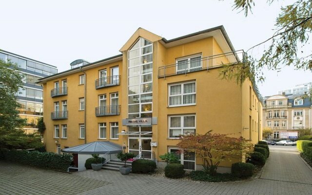 Отель NH Frankfurt Villa вид на фасад