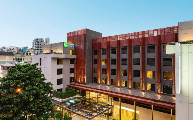Отель Holiday Inn Express Bangkok Sathorn