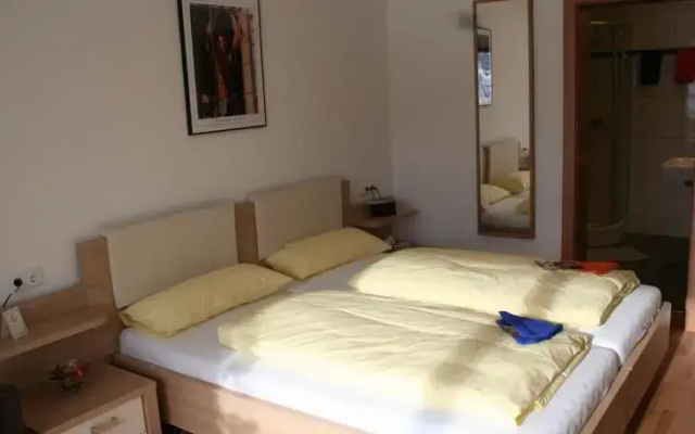 Gay Hotel Haus Romeo Men Only