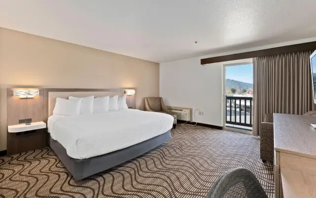 Cedar Street Hotel And Suites