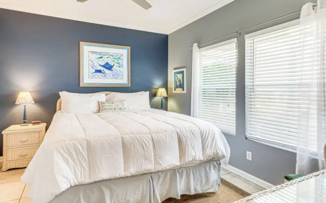Destin Ground-level Condo w/ Private Beach Access