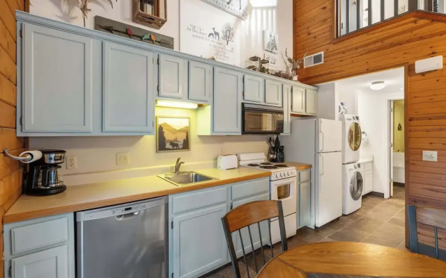 Whitetail Cabin Getaway for 6