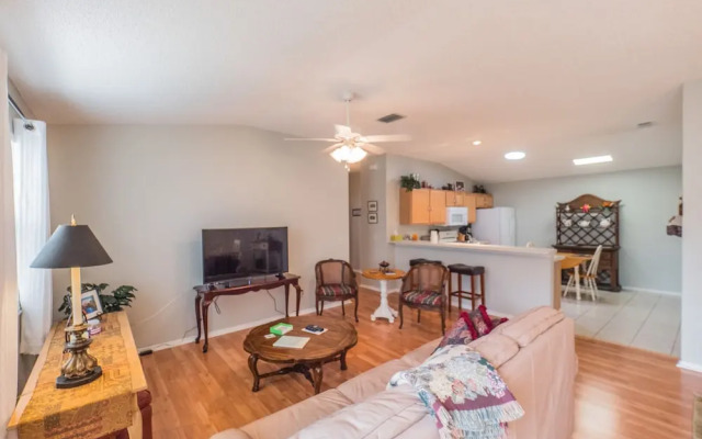 Amelia Avenue 3669 by White Pelican VR