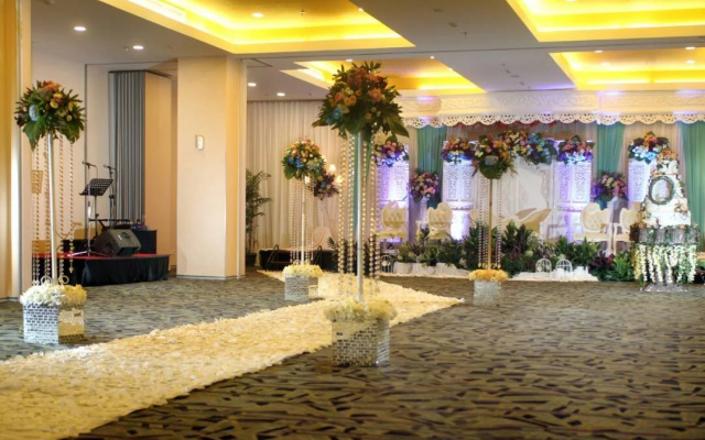 MaxOne Hotels at Pemuda