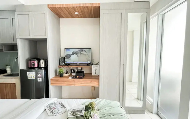 Simple Space Studio At Belmont Residence Puri Apartment