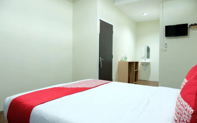 Guest House D'makmoer by OYO Rooms