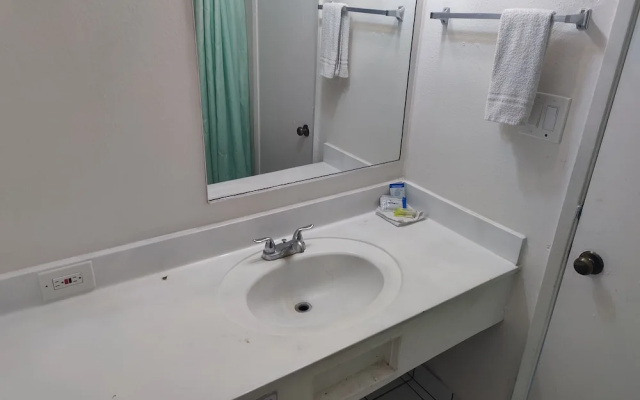 Best Inn & Suites