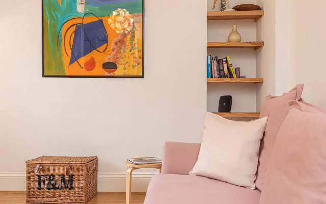 Charming 1-bed flat w/ patio near Notting Hill