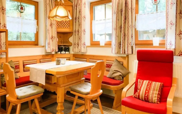 Chalet in Konigsleiten Near Alpine Peaks