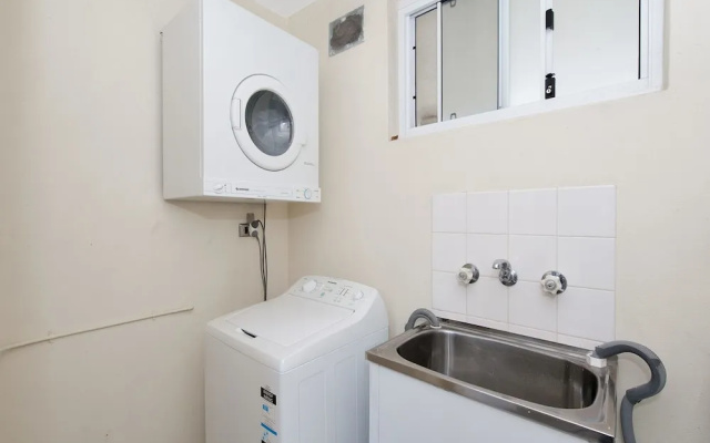 Shoal Edge, Unit 1/31Shoal Bay Road