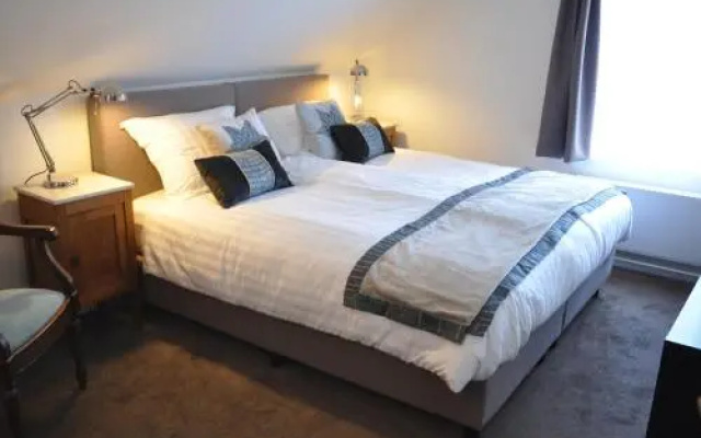 Walnut Lodge Bed & Breakfast