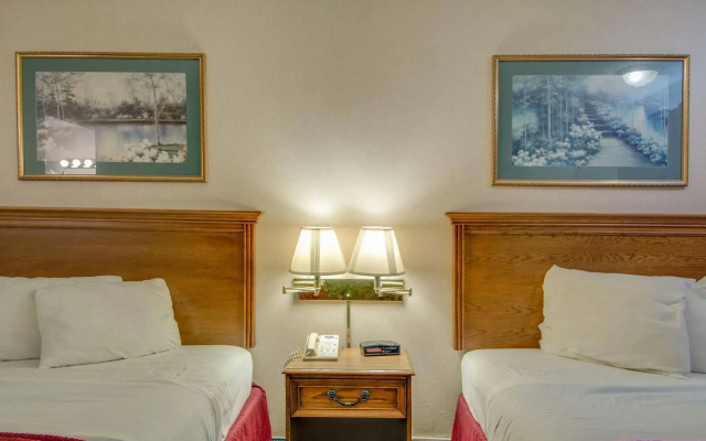 Howard Johnson Express Inn - Redding