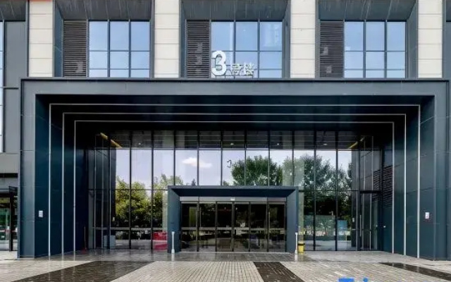 GuanYun Hotel (Zhengzhou Longzihu Subway Station Store)